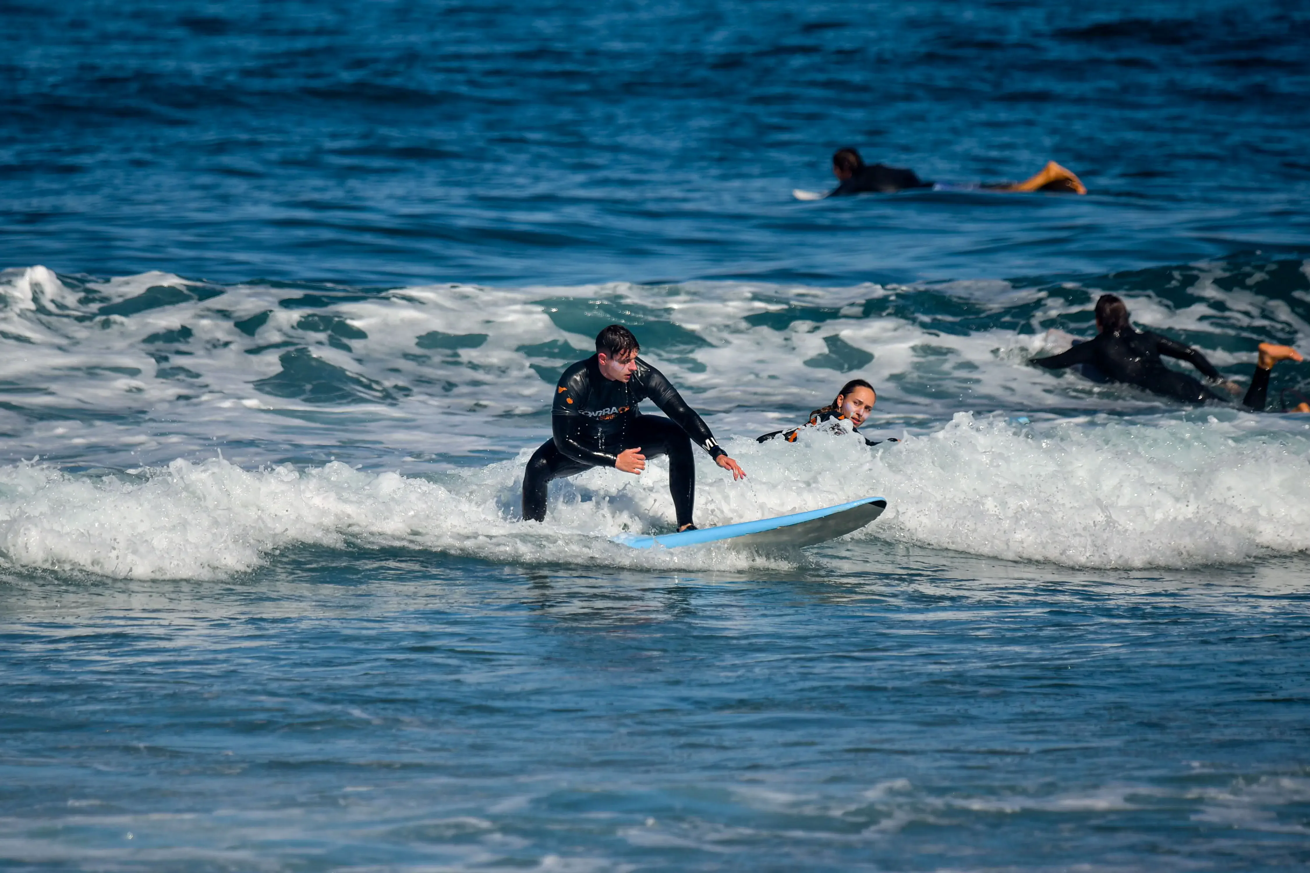 Pilovali surfování